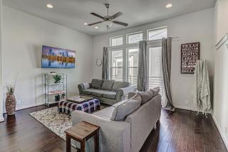 Two Townhomes I 9 Bed I Mins to Pearl/Riverwalk/DT - 1