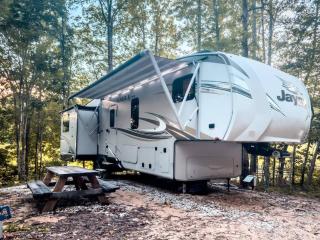 Premium RV Scenic & Serene - RRG - 9