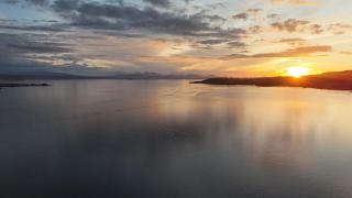 Sunny 2-Bed - 2 Min Walk to Lake - 4