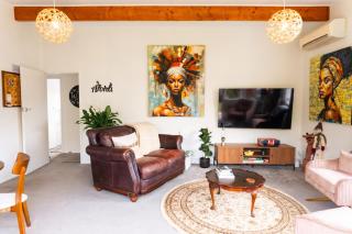 Sunny 2-Bed - 2 Min Walk to Lake - 2