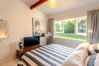 Sunny 2-Bed - 2 Min Walk to Lake - 1