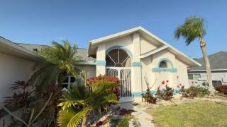 Tropical breeze water front Villa - 0