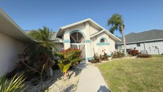 Tropical breeze water front Villa - 8