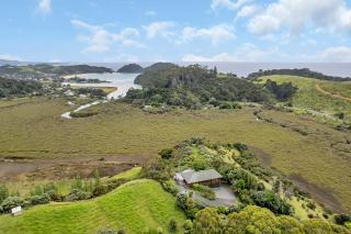 Harbour Fern Retreat - Matapouri Holiday Home - 8
