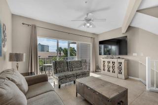 Bright 3BR Townhome Gulf Views & Steps to Beach - 0