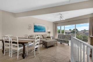 Bright 3BR Townhome Gulf Views & Steps to Beach - 7