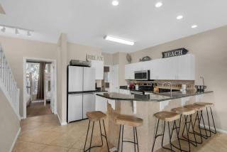 Bright 3BR Townhome Gulf Views & Steps to Beach - 5