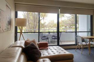 THE WATERFRONT APARTMENTS Family Apartment with Views onto Yarra Street located on the Geelong Waterfront - 2202 - 6