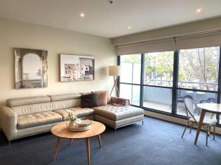 THE WATERFRONT APARTMENTS Family Apartment with Views onto Yarra Street located on the Geelong Waterfront - 2202 - 9