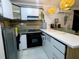 Magnífico apartamento en el Rodadero a 5 minutos de la playa, piscina en el Condominio y dos balcones - Palmera Suites - 4