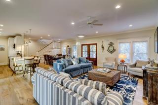 AV11-32: 11 32nd Avenue - 7