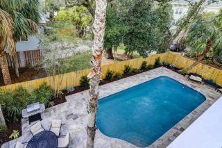 AV11-32: 11 32nd Avenue - 2