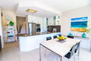 Baywatch unit 2 at 1770 - 7