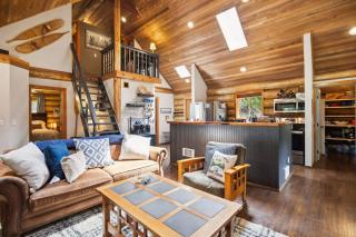 10-Acre Mountain Cabin – Hot Tub • Sauna • Dogs OK - 8