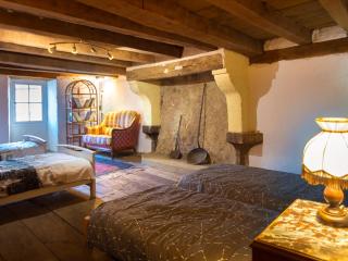 Charmante maison médiévale au cœur d'Hérisson - FR-1-489-606 - 8