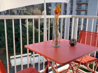 Grand studio lumineux avec balcon et WiFi, résidence avec piscine - FR-1-555-122 - 8