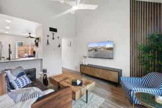 Contemporary Couples Getaway Near Austin Favorites - Loft 21 - 4