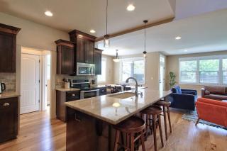 Creekside Hideaway - Wine Country by 3rd St - 2