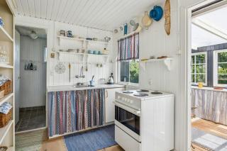 Traditional Black And White House Near Dråby Beach - 6