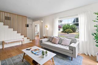 Happy House - Near 3rd Street wine getaway - 5