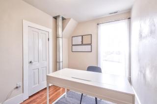 The Pink House - Pets OK Victorian Near 3rd Street - 2