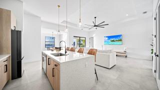 OCASO LAKE FRONT 3-bedroom house in with pool - 2