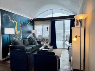 Waterfront condo -shop-beach-bike-boat-pool-chill - 3