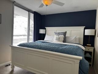 Waterfront condo -shop-beach-bike-boat-pool-chill - 1