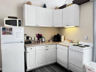 Couples Waterfront Getaway Near Beach And Trails - 1