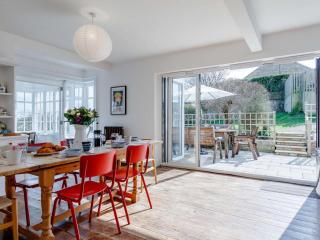 4 Bed in West Bay DC083 - 4