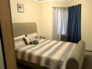 Chigs Cozy Apartment - 1