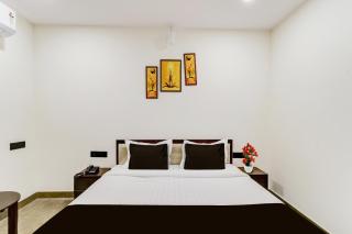 Super Townhouse OAK Owaisi Hospital Mailardevpally Formerly Tolkanti Arc - 1