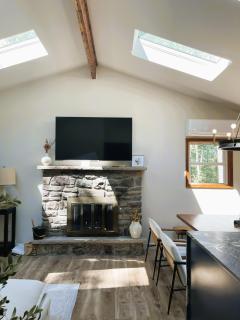 Romantic Mountainside Cozy Cabin Poconos - 2