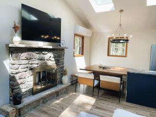 Romantic Mountainside Cozy Cabin Poconos - 1