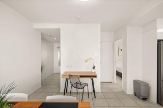 Stylish 2BR South Brisbane Apt by Housemark Escapes - 5
