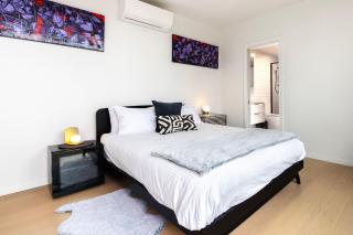 Golden Portal Funk Haus - 6