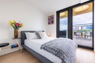 Golden Portal Funk Haus - 1