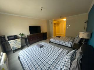 Affordable double queen bed apart in Beverly Hills - 3