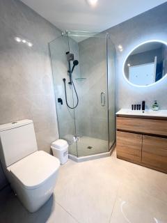 Brand-New 5BR Retreat, Space & Serenity by Nature - 5