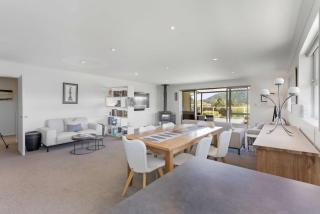 Tekapo Alps Family Home with Deck & Mountain Views - 1