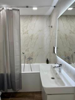 Cozy New CABIN HOSTEL Chisinau City Center - 1