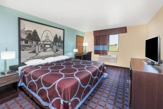 Super 8 by Wyndham Okawville - 2