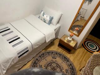 Room with private bathroom in Chelsea - 1