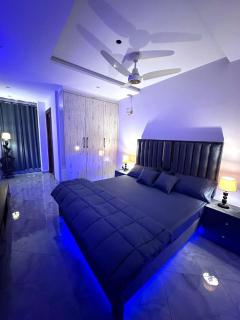 Air avenue luxury appartment phase 8 DHA lahore - 1