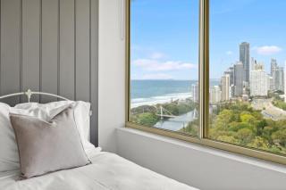 Luxury 3BR Gold Coast Stay Ocean and City Views - 3