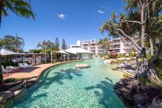 Poolside Escape at Alexandra Headland - 9