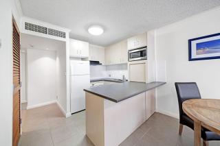 Poolside Escape at Alexandra Headland - 7