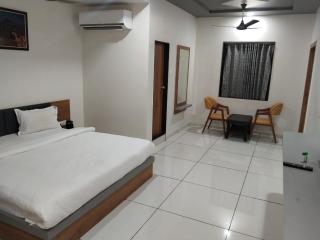 Hotel The Premier Somnath - 3