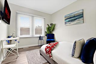 6BR Family Friendly Retreat, Separate Floors, 5 Minutes Walk to The Fallsview with Free Parking & Wine - 2