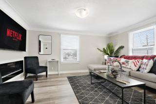 6BR Family Friendly Retreat, Separate Floors, 5 Minutes Walk to The Fallsview with Free Parking & Wine - 7